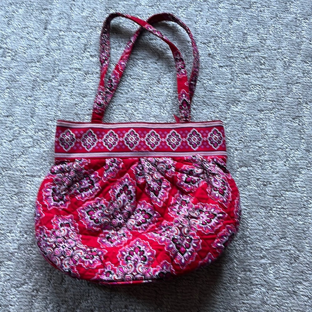 Vera Bradley shoulder purse with zipper - red paisley with navy inside